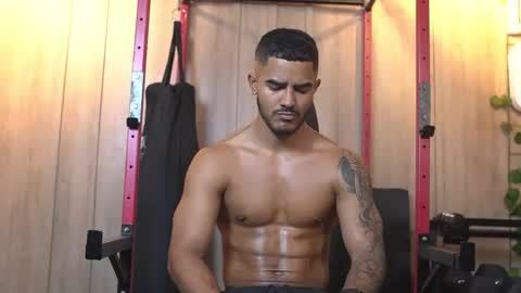 Snapshot of reik_von chatting on 04-01-26, 01:41 Reik online show from 04-01-26, 01:41