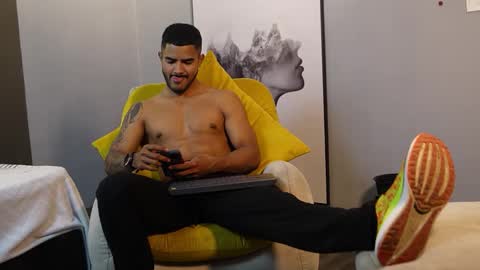 Snapshot of reik_von chatting on 04-07-26, 12:05 Reik online show from 04-07-26, 12:05