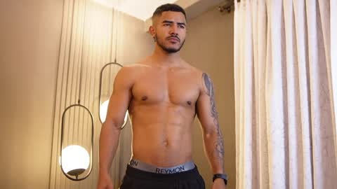 Snapshot of reik_von chatting on 04-15-26, 12:34 Reik online show from 04-15-26, 12:34
