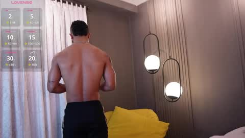 Snapshot of reik_von chatting on 04-27-26, 12:14 Reik online show from 04-27-26, 12:14