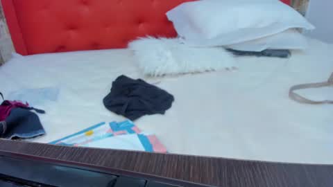 Snapshot of reina_loren chatting on 12-23-24, 06:16 reina_loren online show from 12-23-24, 06:16