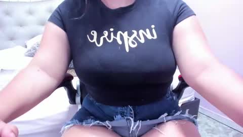 Snapshot of reina_loren chatting on 03-12-25, 11:12 reina_loren online show from 03-12-25, 11:12