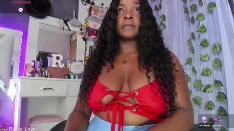 Snapshot of reina_love2 chatting on 01-13-25, 08:15 Reina online show from 01-13-25, 08:15