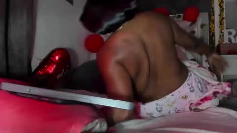 Snapshot of reina_love2 chatting on 02-16-25, 06:54 Reina online show from 02-16-25, 06:54