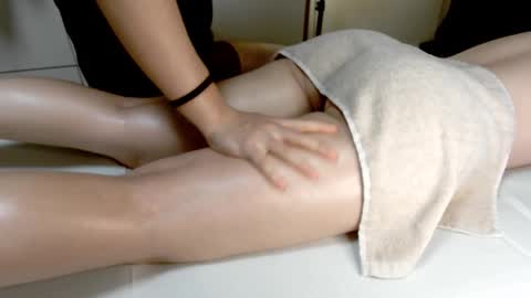 Reina QT online show from 11-13-25, 04:39