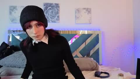reiv_femboy online show from 11-03-25, 01:51