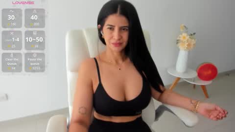 Snapshot of renata_t_ chatting on 10-14-25, 01:23 RENATA online show from 10-14-25, 01:23