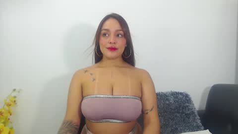 Snapshot of renatabrownn28 chatting on 04-01-26, 01:17 renatabrownn28 online show from 04-01-26, 01:17