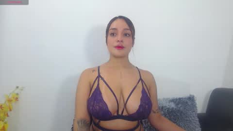 Snapshot of renatabrownn28 chatting on 04-18-26, 07:01 renatabrownn28 online show from 04-18-26, 07:01