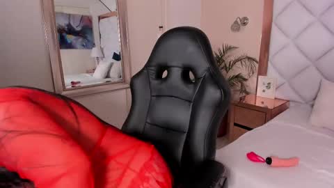 Snapshot of renatarussel chatting on 02-22-25, 12:40 Renata  online show from 02-22-25, 12:40