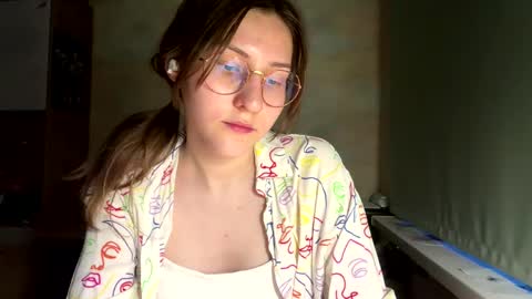 Mia online show from 05-14-26, 04:47
