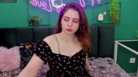 Snapshot of reneeblair chatting on 04-14-26, 01:44 reneeblair online show from 04-14-26, 01:44