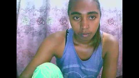 Snapshot of rephaleta chatting on 02-19-25, 06:44 Rephaleta online show from 02-19-25, 06:44