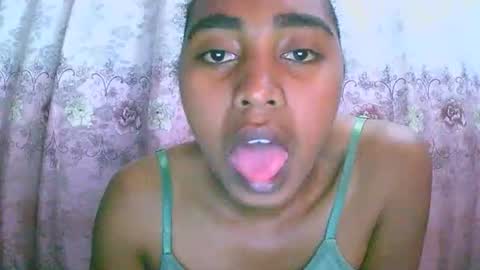 Snapshot of rephaleta chatting on 09-25-25, 11:03 Rephaleta online show from 09-25-25, 11:03