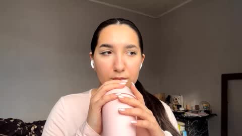 Snapshot of retaling chatting on 03-16-26, 11:03 Olivia online show from 03-16-26, 11:03