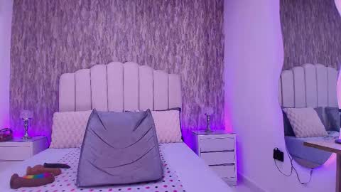 Snapshot of reven_lilith chatting on 03-19-26, 03:10 REVEN online show from 03-19-26, 03:10