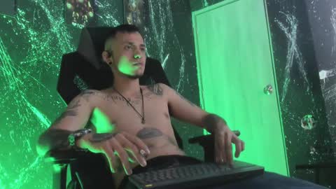 Rey online show from 10-04-25, 04:10