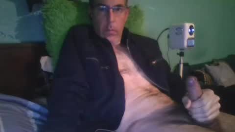 reyes_albert2006 online show from 12-22-25, 06:43