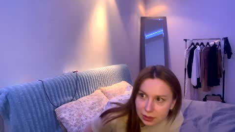 Snapshot of reynasweet_ chatting on 04-03-26, 10:30 Lola online show from 04-03-26, 10:30
