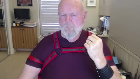 rfreitag01 online show from 11-06-25, 08:21