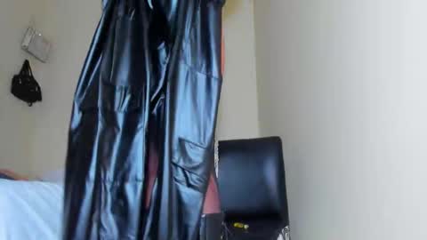 Snapshot of rgmo17 chatting on 10-19-25, 09:43 ROBERTA online show from 10-19-25, 09:43