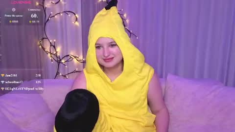 Snapshot of rheamoonn chatting on 06-16-26, 05:21 Grace online show from 06-16-26, 05:21