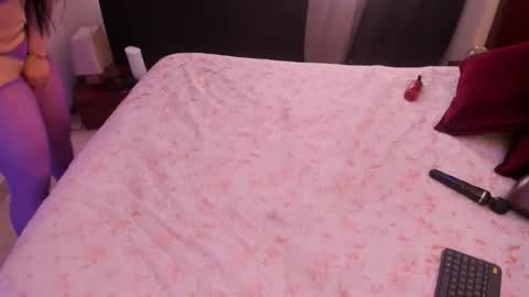 Snapshot of rhondavines chatting on 10-22-25, 08:41 Rhonda online show from 10-22-25, 08:41