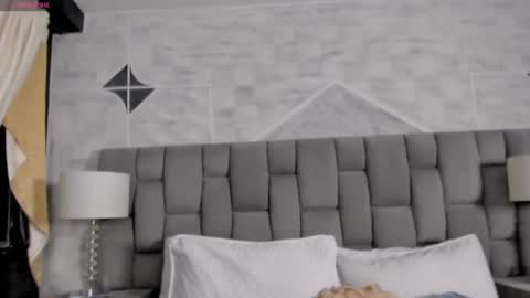 Riana online show from 01-15-25, 08:20