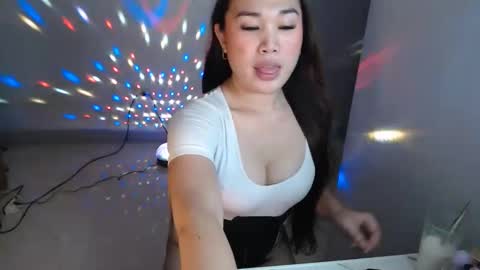 Snapshot of ricaluvzz chatting on 11-13-25, 09:30 RICA online show from 11-13-25, 09:30