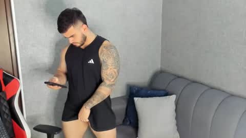 ricardogonzalez666 online show from 01-03-25, 11:44