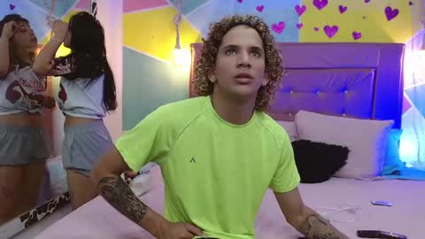 Snapshot of rich_de_la_rosa chatting on 02-26-25, 04:25 rich and kitty online show from 02-26-25, 04:25