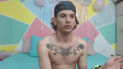 Snapshot of rich_de_la_rosa chatting on 11-22-25, 02:10 rich and kitty online show from 11-22-25, 02:10