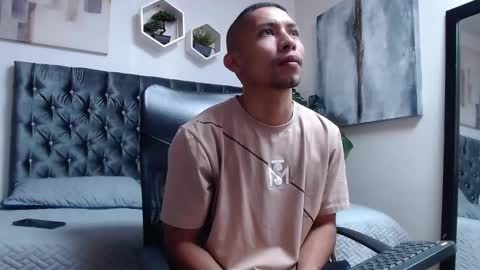 Snapshot of richar_voller chatting on 10-19-25, 01:01 richar_voller online show from 10-19-25, 01:01