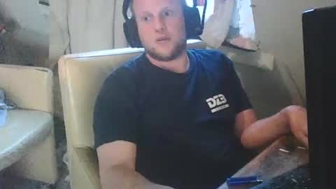 richardd110011 online show from 06-05-26, 03:35