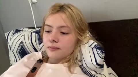 Snapshot of richellearmentrout chatting on 07-08-26, 02:43 jenny online show from 07-08-26, 02:43
