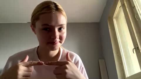Snapshot of richellearmentrout chatting on 07-16-26, 02:23 jenny online show from 07-16-26, 02:23