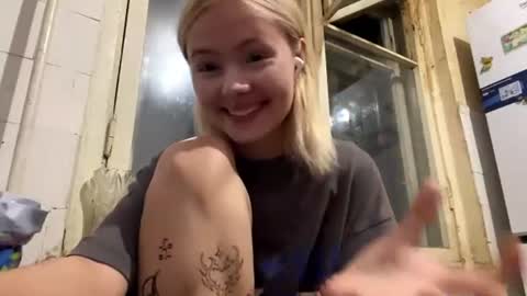 Snapshot of richellearmentrout chatting on 07-21-26, 07:49 jenny online show from 07-21-26, 07:49