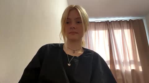 Snapshot of richellearmentrout chatting on 07-23-26, 02:59 jenny online show from 07-23-26, 02:59