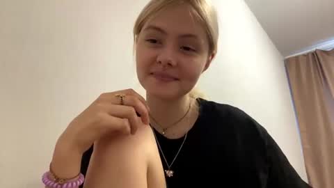 Snapshot of richellearmentrout chatting on 07-24-26, 03:10 jenny online show from 07-24-26, 03:10