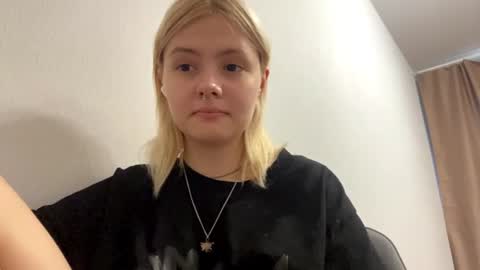 Snapshot of richellearmentrout chatting on 07-25-26, 03:09 jenny online show from 07-25-26, 03:09
