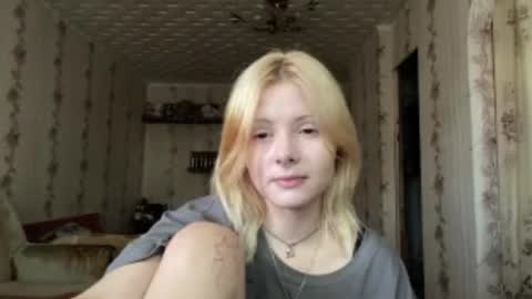 Snapshot of richellearmentrout chatting on 08-01-26, 03:22 jenny online show from 08-01-26, 03:22