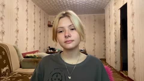 Snapshot of richellearmentrout chatting on 08-03-26, 03:38 jenny online show from 08-03-26, 03:38