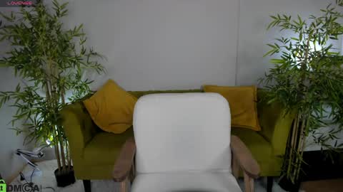 Layla online show from 04-30-26, 09:37