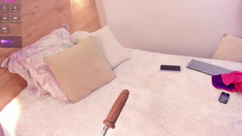 Snapshot of rihannadeep chatting on 03-09-26, 10:08 Sara online show from 03-09-26, 10:08