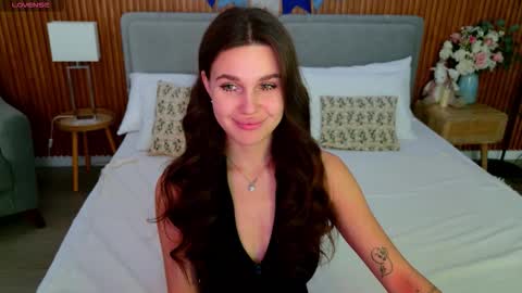 Snapshot of rihannariley chatting on 10-05-25, 05:00 Rihanna online show from 10-05-25, 05:00