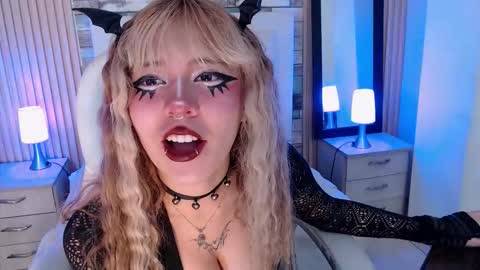 Snapshot of rihonna_hs8 chatting on 09-13-25, 12:38 RIHONNA online show from 09-13-25, 12:38