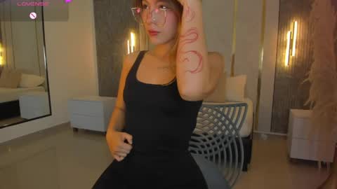 Snapshot of riley_sierra chatting on 04-06-26, 01:01 Riley Sierra online show from 04-06-26, 01:01