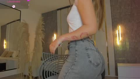 Snapshot of riley_sierra chatting on 04-10-26, 01:05 Riley Sierra online show from 04-10-26, 01:05