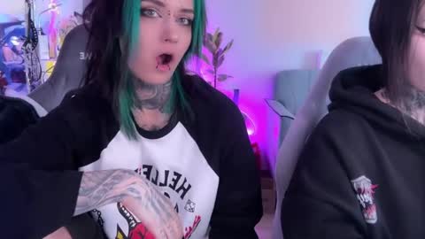   DianaBrite            fansl y online show from 05-15-26, 09:49