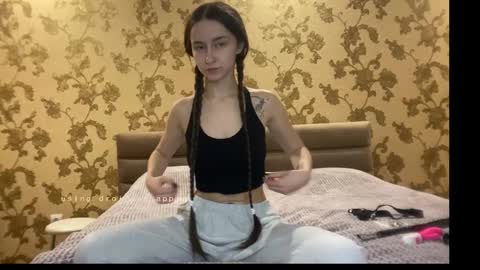 Riri online show from 10-31-25, 06:09